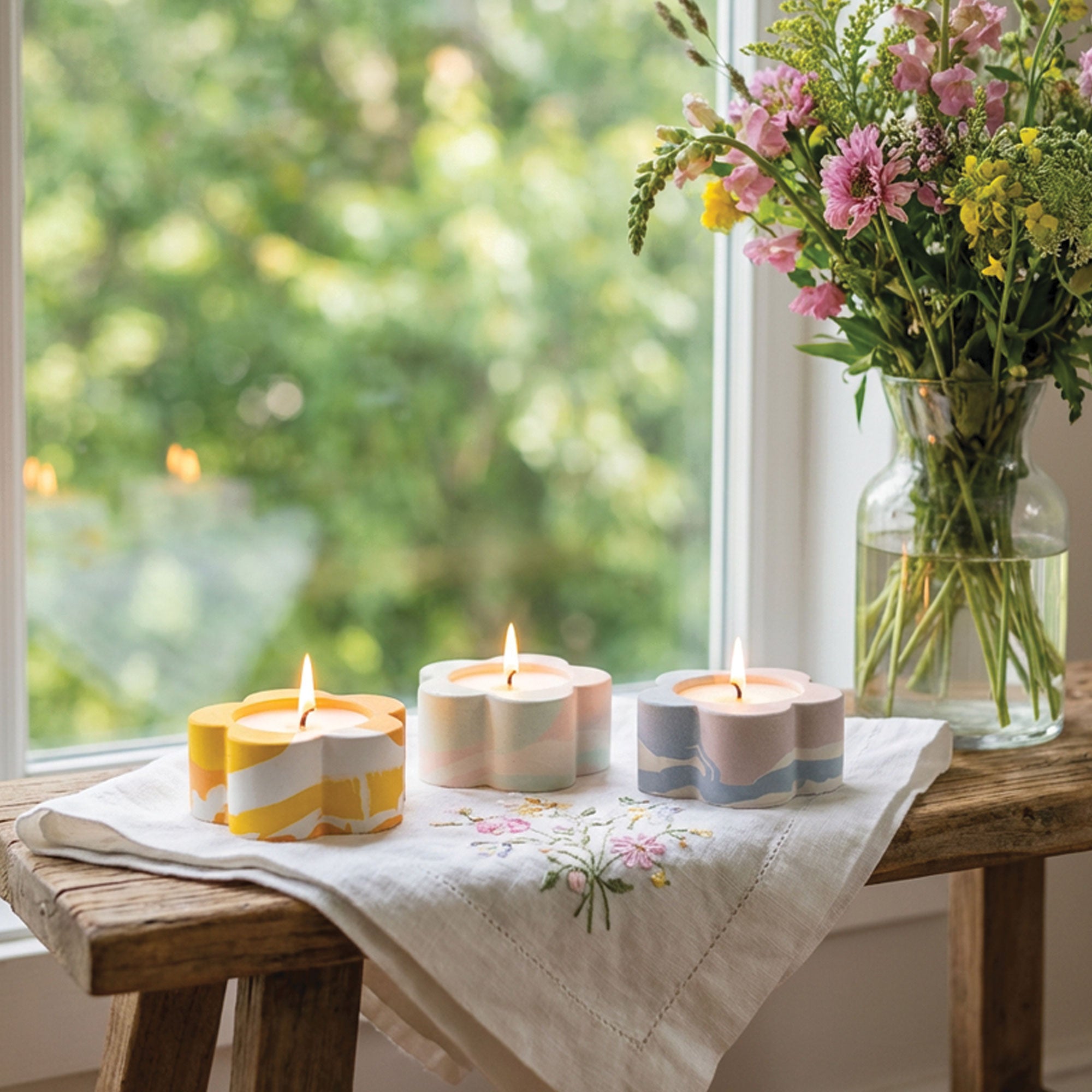 Daisy Bloom Candle – Pure Daisy